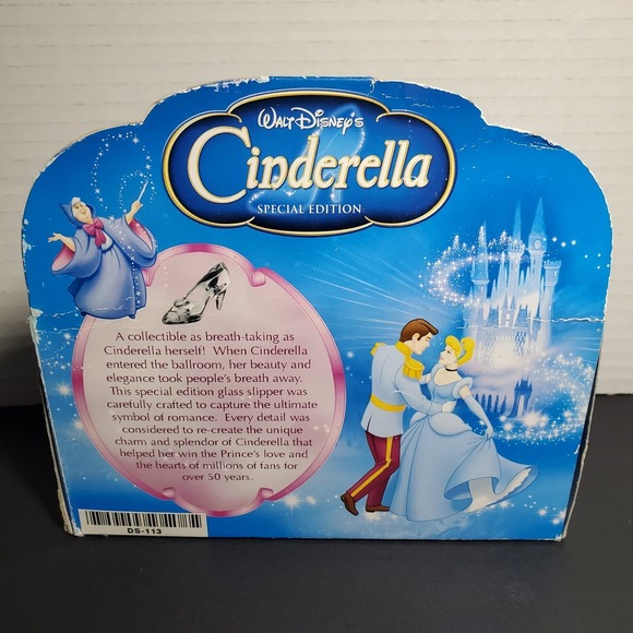2005 Mr. Master Replica Walt Disney's Cinderella Special Edition Glass Slipper - Picture 2 of 6